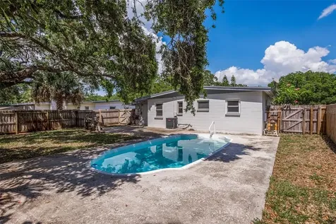 9122 94th Street Seminole FL 33777