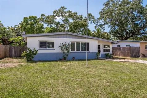 9122 94th Street Seminole FL 33777