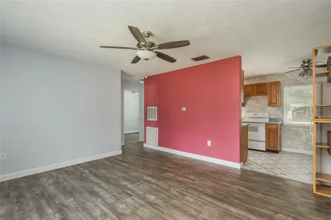 9122 94th Street Seminole FL 33777