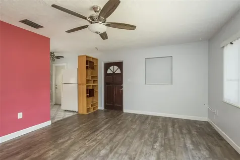 9122 94th Street Seminole FL 33777