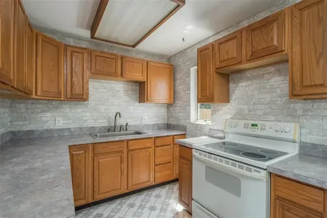 9122 94th Street Seminole FL 33777