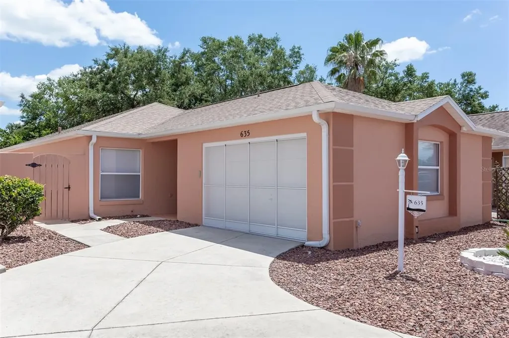 635 Enconto Street Lady Lake FL 32159