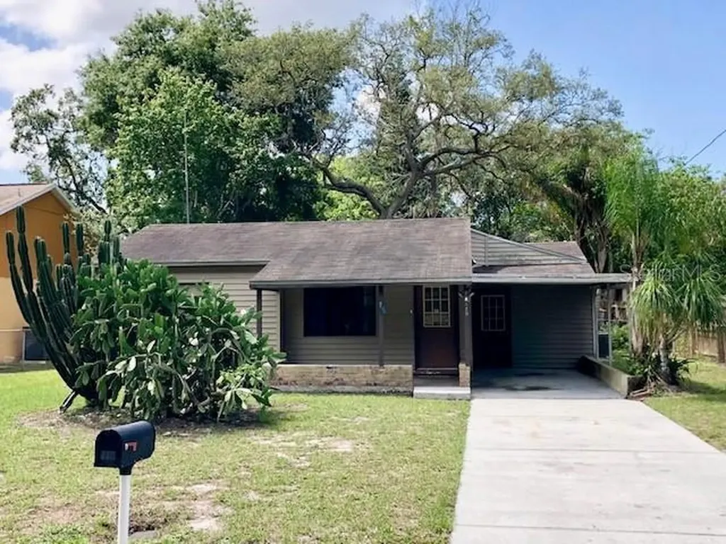 820 W Lowry Lane Tampa FL 33604