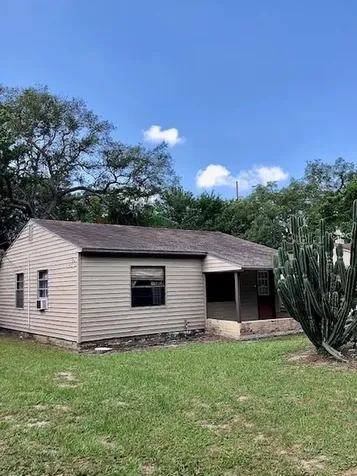 820 W Lowry Lane Tampa FL 33604