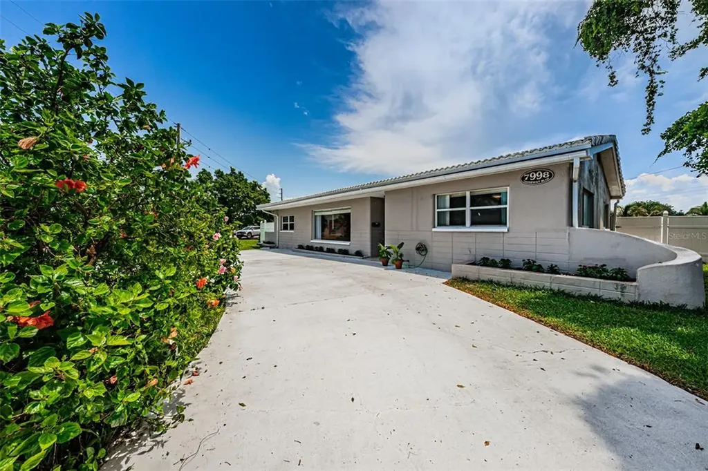 7998 Causeway Boulevard N St Petersburg FL 33707