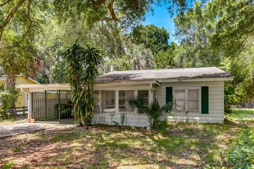 1253 Highland Street Sarasota FL 34234