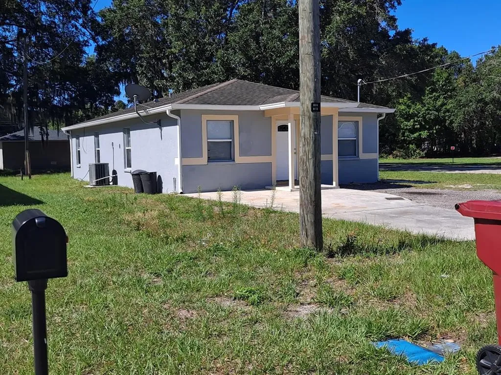 1213 W Washington Street Plant City FL 33563