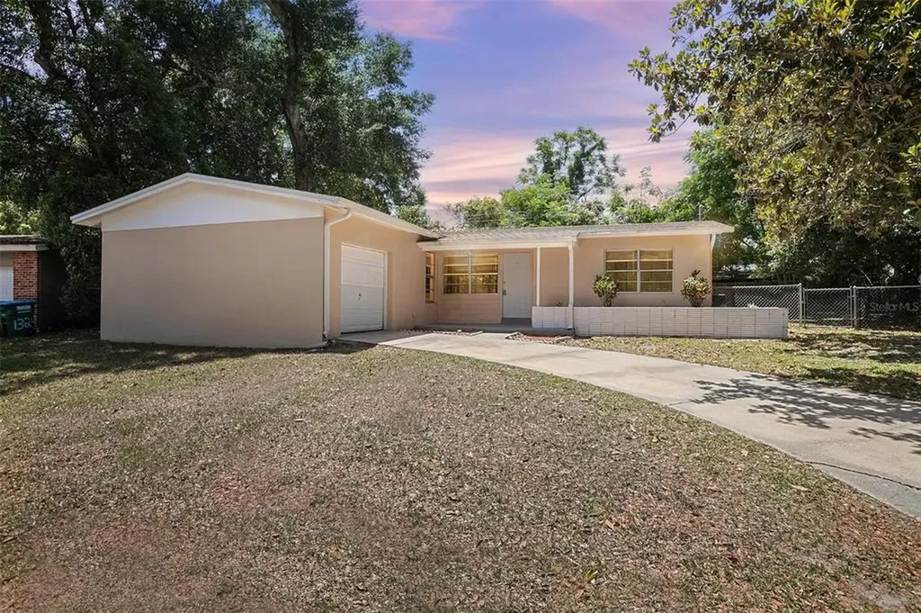 1332 W Hartley Circle Deltona FL 32725
