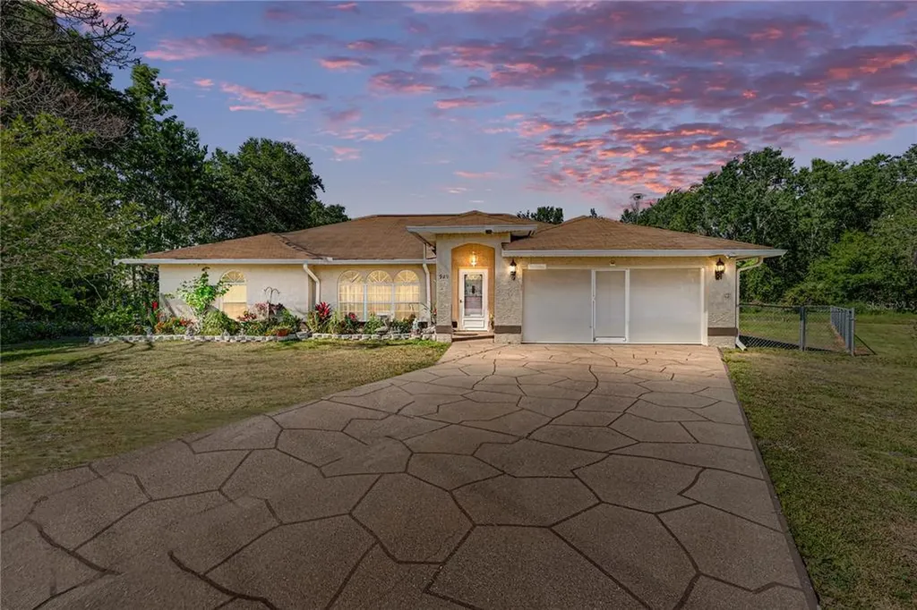 929 Louvre Court Kissimmee FL 34759