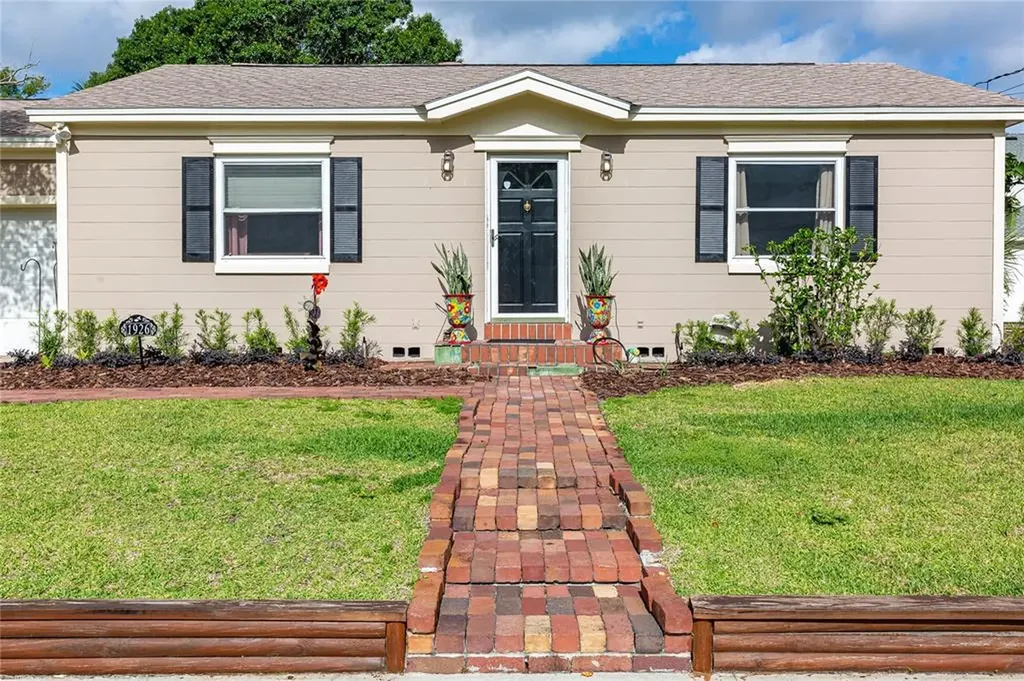 1926 Lake Sue Drive Orlando FL 32803