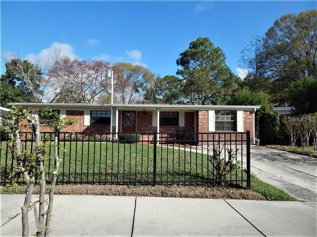 6803 W Paris Street Tampa FL 33634