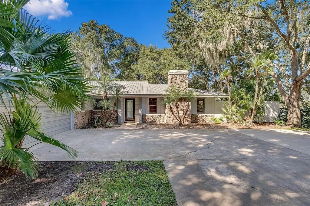 2305 S Lakeshore Drive Clermont FL 34711