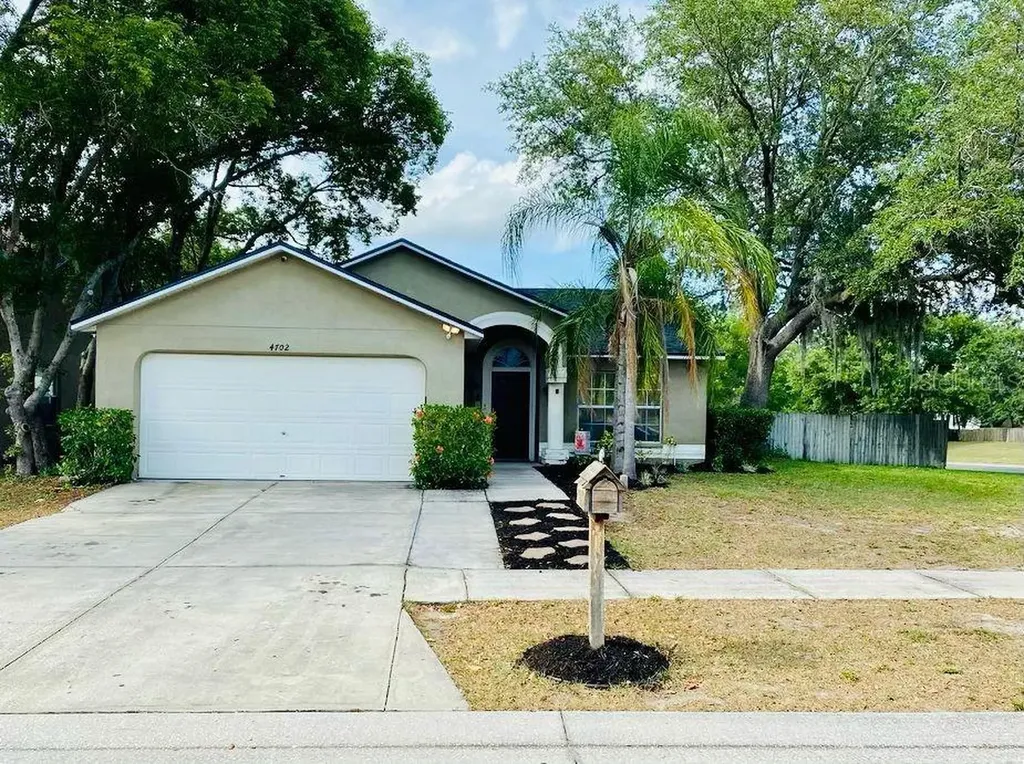 4702 Hunts Court Plant City FL 33566