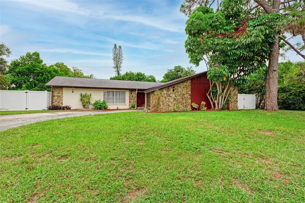 2111 40th Street W Bradenton FL 34205