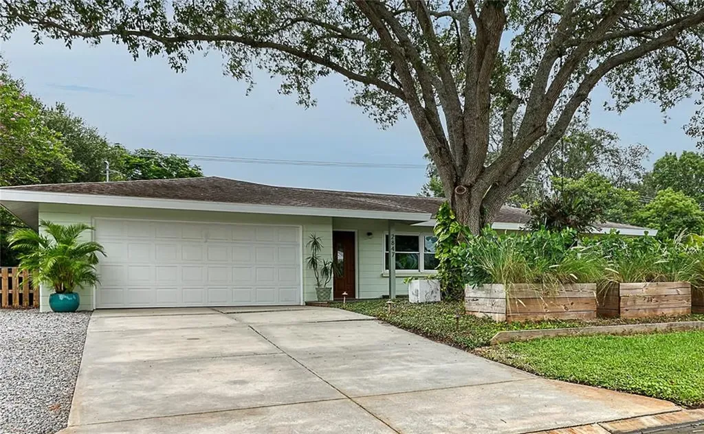 2847 Bougainvillea Street Sarasota FL 34239