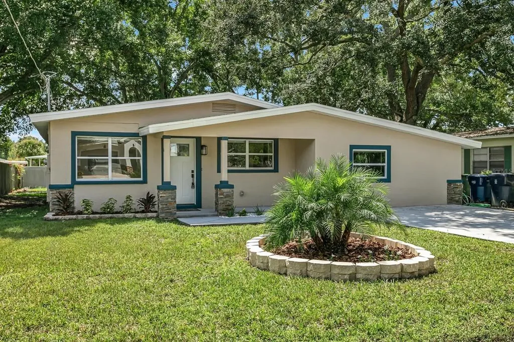 3618 W Bay Avenue Tampa FL 33611