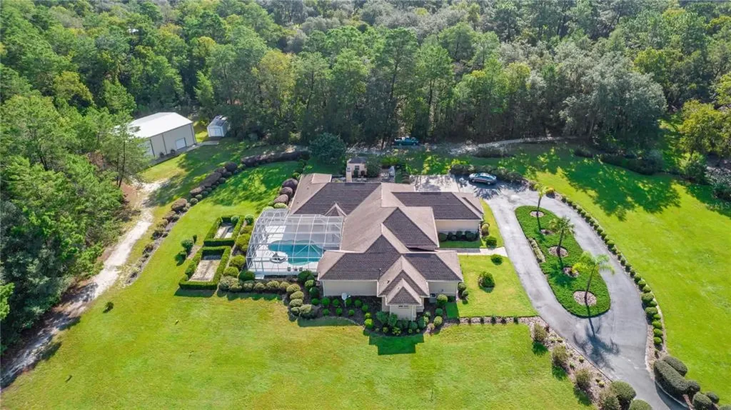 2542 County Road 245d Oxford FL 34484