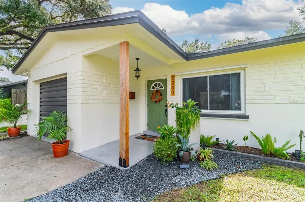 5280 14th Avenue N St Petersburg FL 33710