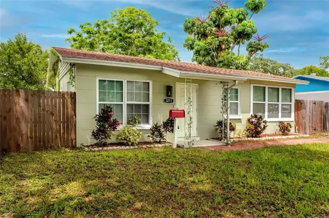 3211 35th Avenue N St Petersburg FL 33713