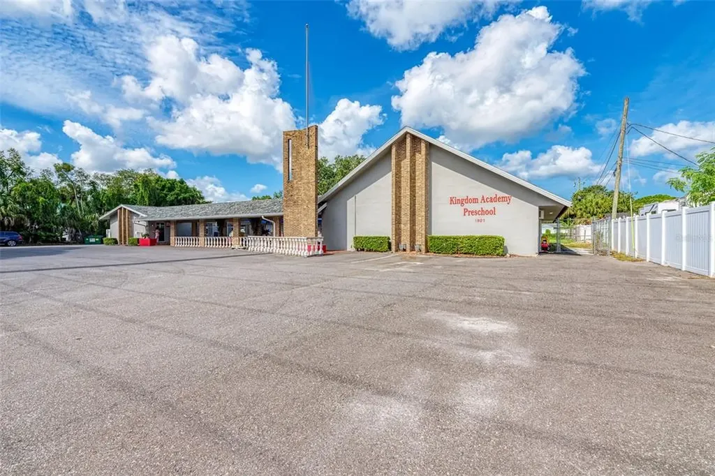 1801 N Lockwood Ridge Road Sarasota FL 34234