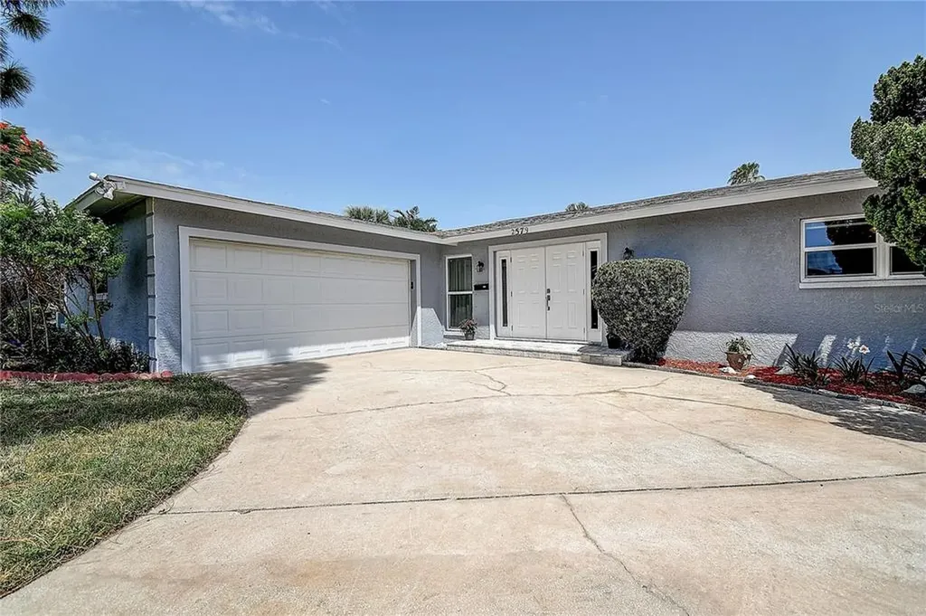 2579 60th Avenue S St Petersburg FL 33712