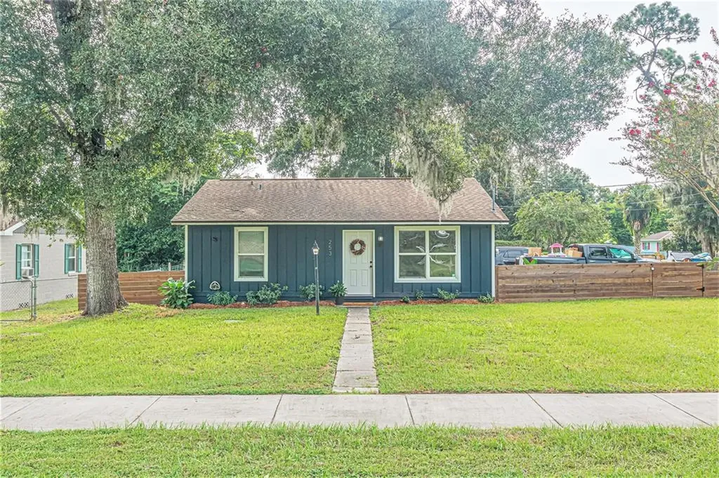 253 S Hull Avenue Deland FL 32720