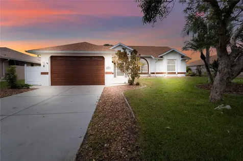 528 Philodendron Punta Gorda FL 33955