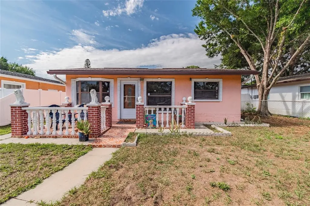 767 71st Avenue N St Petersburg FL 33702