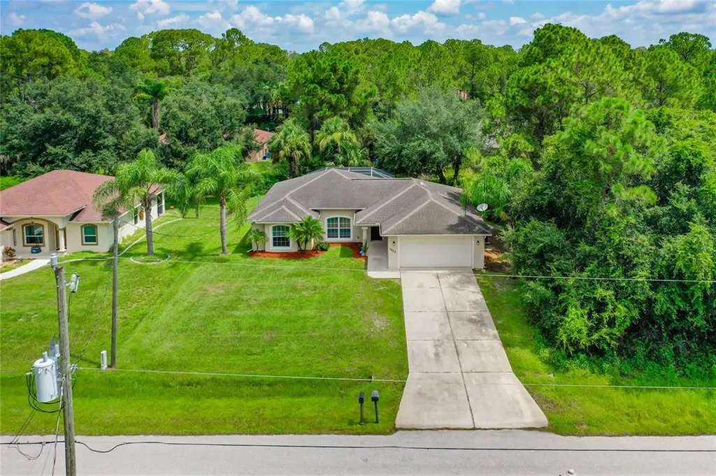 3652 Spinner Avenue North Port FL 34286