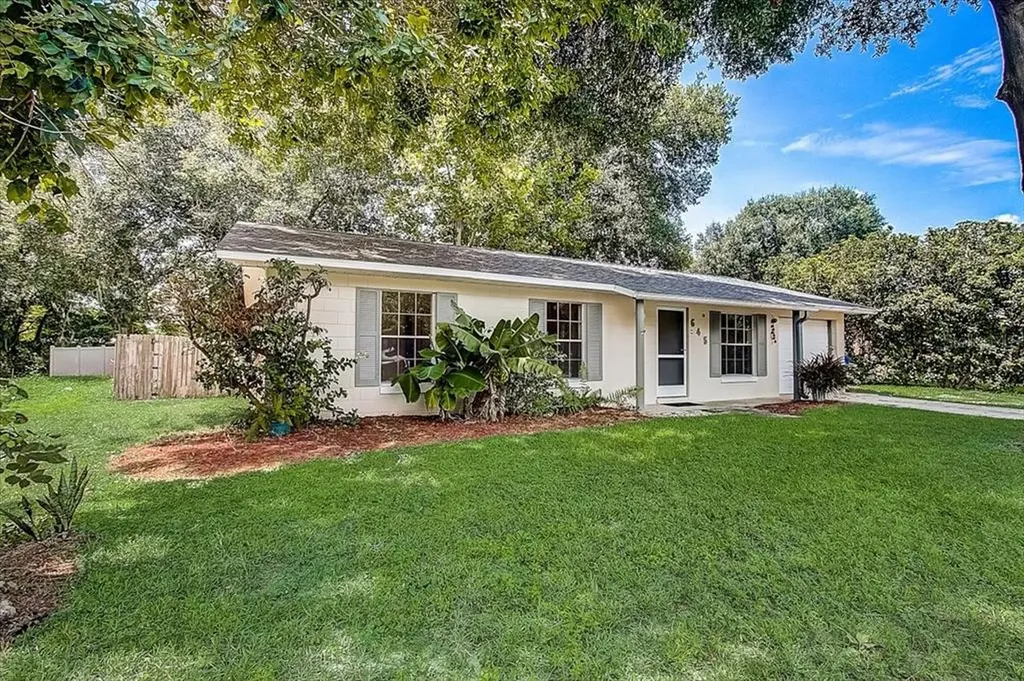 645 Oak Drive Tavares FL 32778