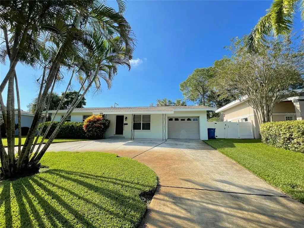 8306 40th Avenue N St Petersburg FL 33709