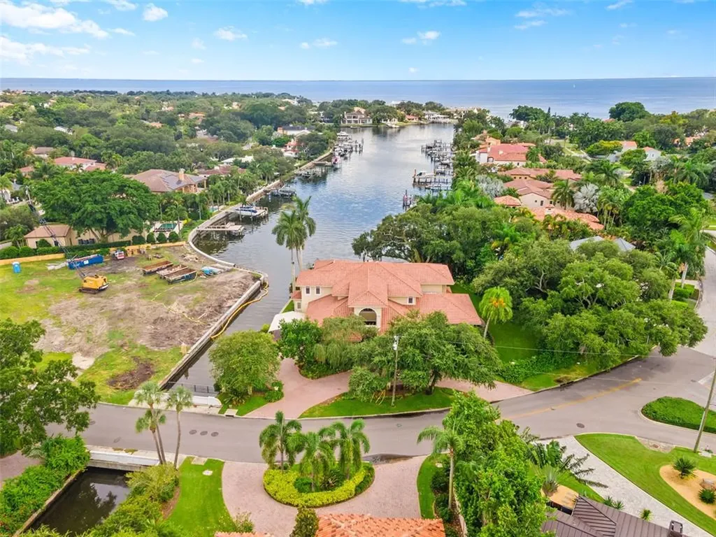 1011 Brightwaters Boulevard NE St Petersburg FL 33704