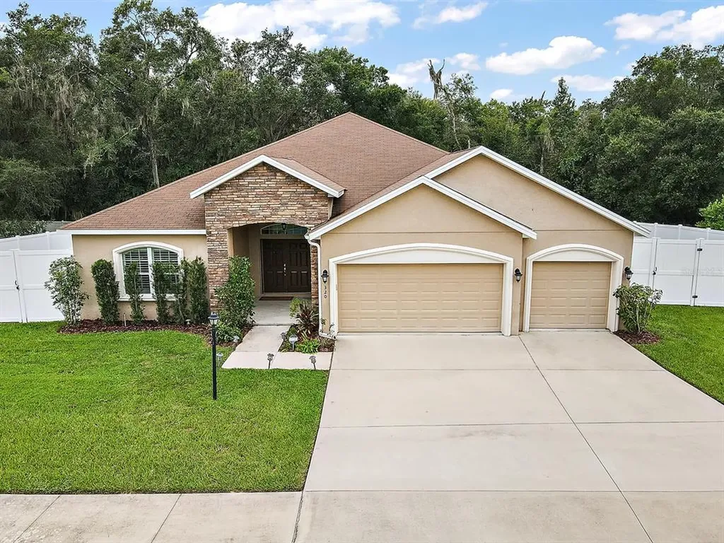 320 Woods Landing Drive Lady Lake FL 32159