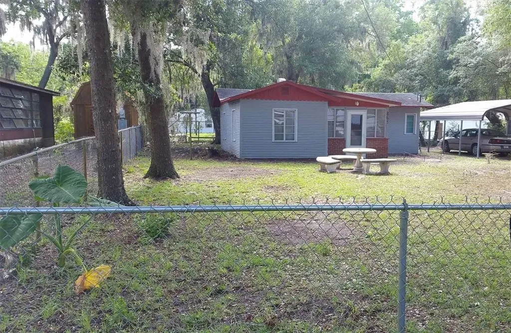 861 Cr 485a Lake Panasoffkee FL 33538