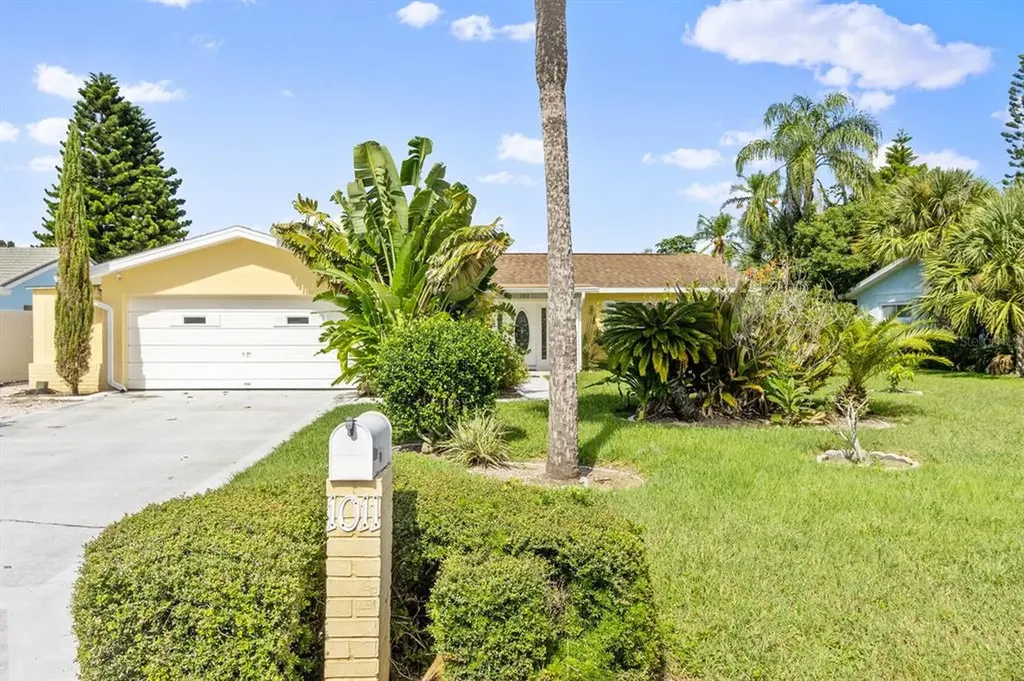 1011 Spindle Palm Way Apollo Beach FL 33572