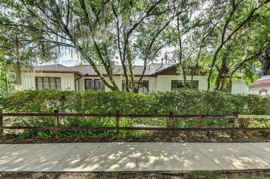 133 N Kentucky Avenue Deland FL 32724