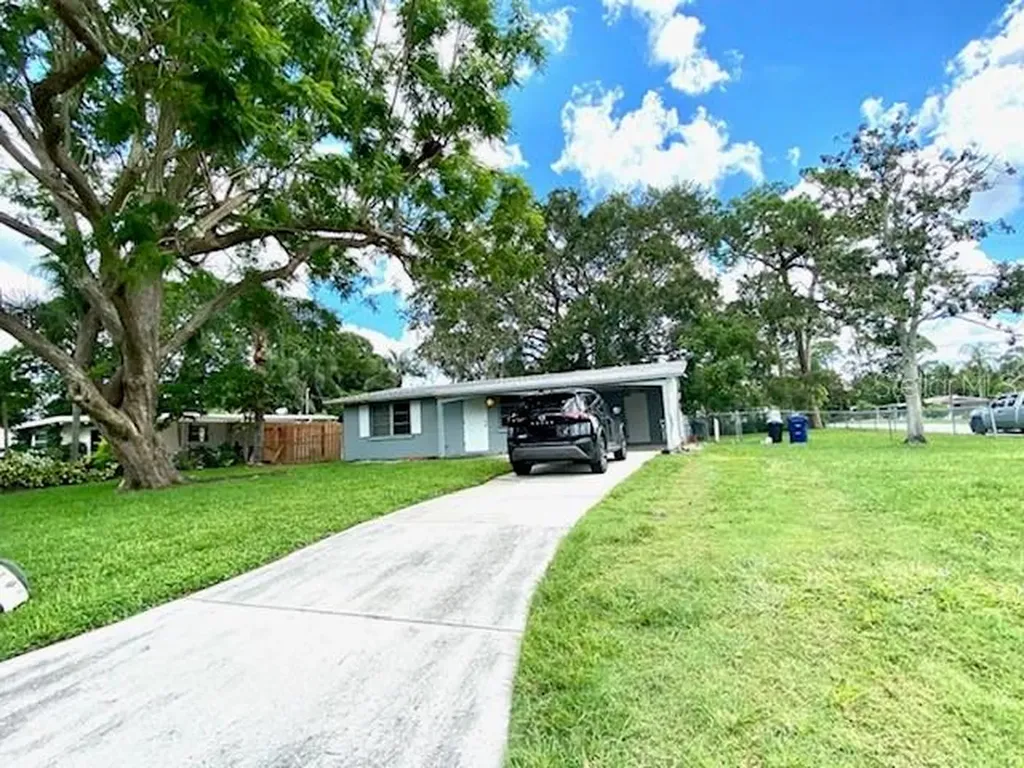 5529 Nutmeg Avenue Sarasota FL 34231
