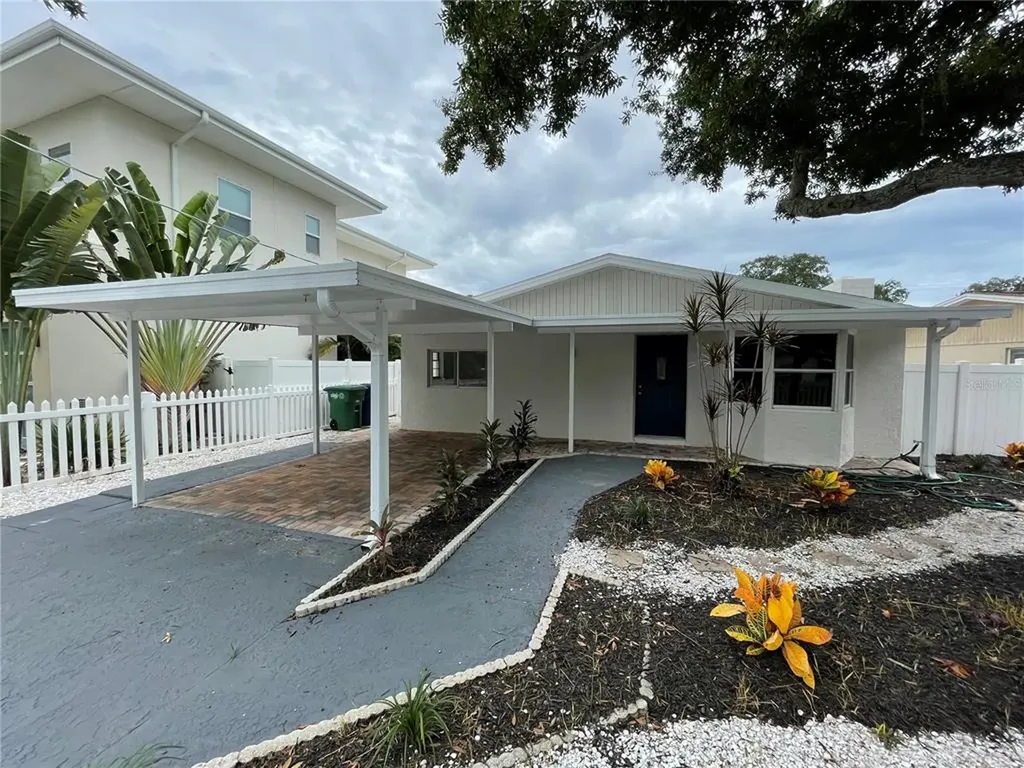 6305 S Selbourne Avenue Tampa FL 33611