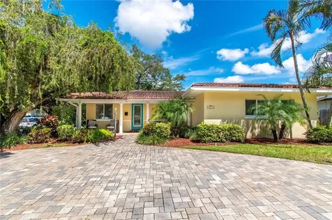 8267 Yardley Avenue N St Petersburg FL 33710