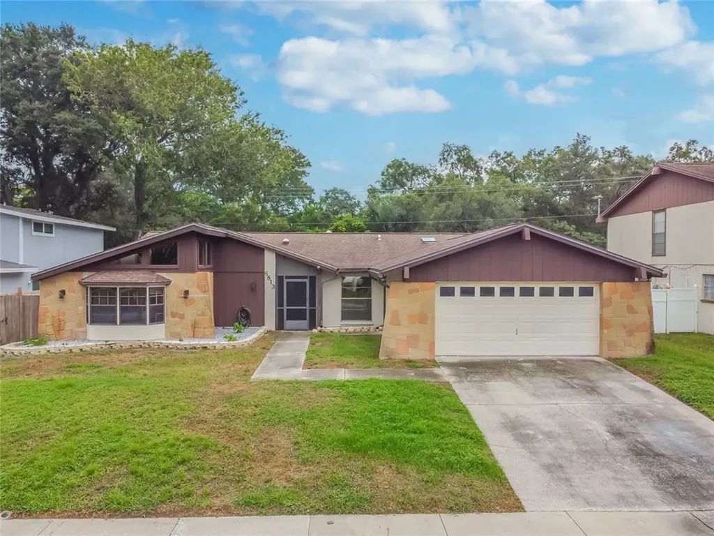 6813 Mitchell Circle Tampa FL 33634