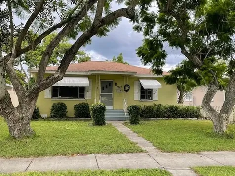 4827 1st Avenue S St Petersburg FL 33711