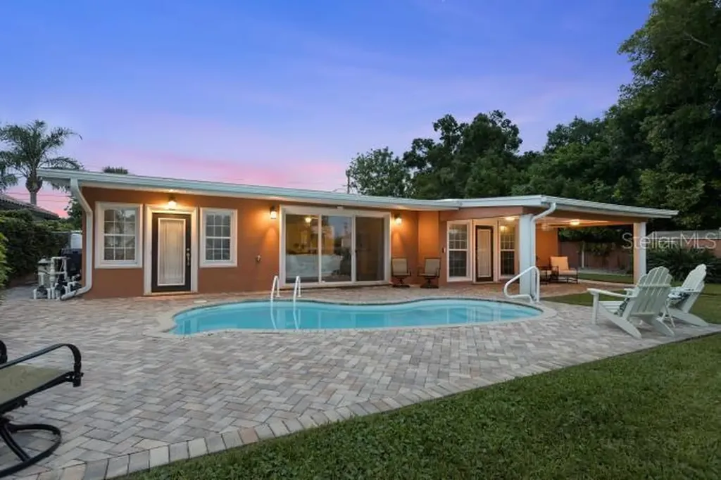 3961 Pompano Drive SE St Petersburg FL 33705
