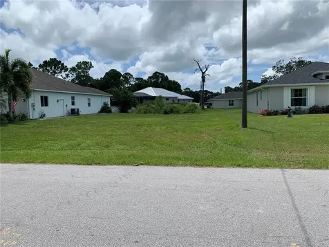 475 Sunset Road N Rotonda West FL 33947