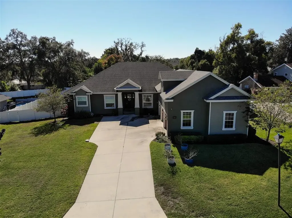 827 Fairlington Drive Lakeland FL 33813