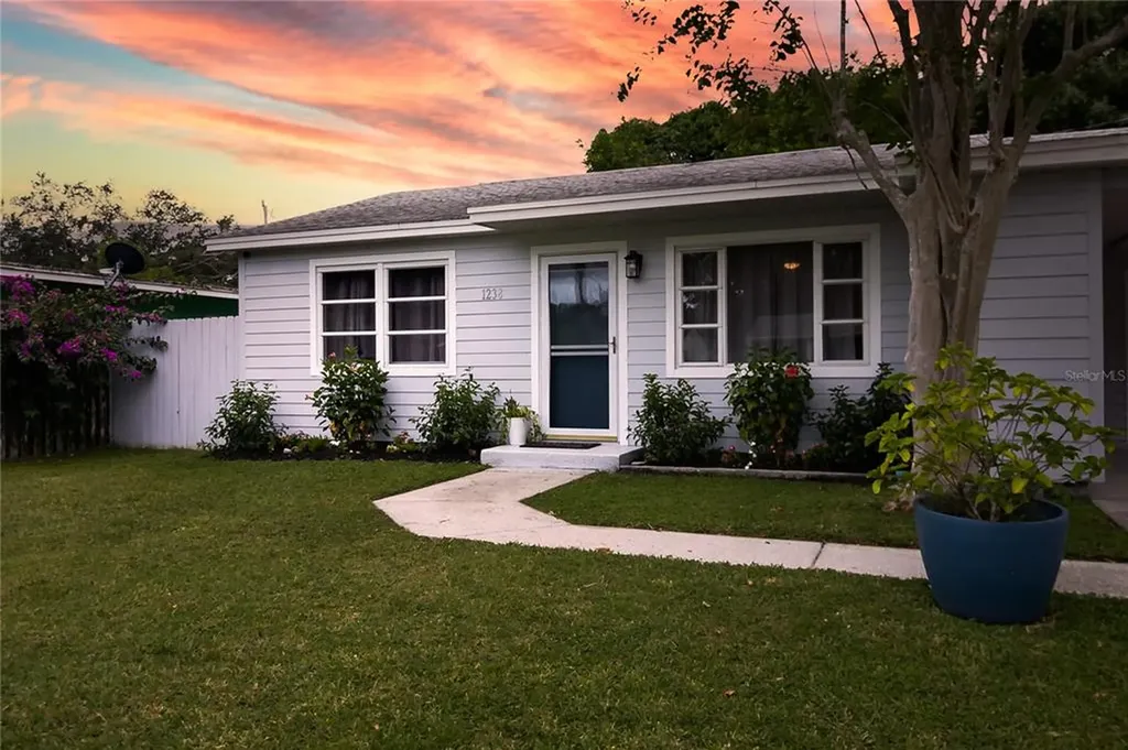 1238 Rhodes Avenue Sarasota FL 34239