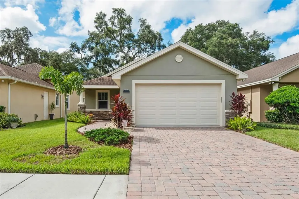 910 Oak Stone Drive Tampa FL 33613