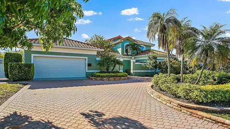 1513 Sea Gull Drive S St Petersburg FL 33707