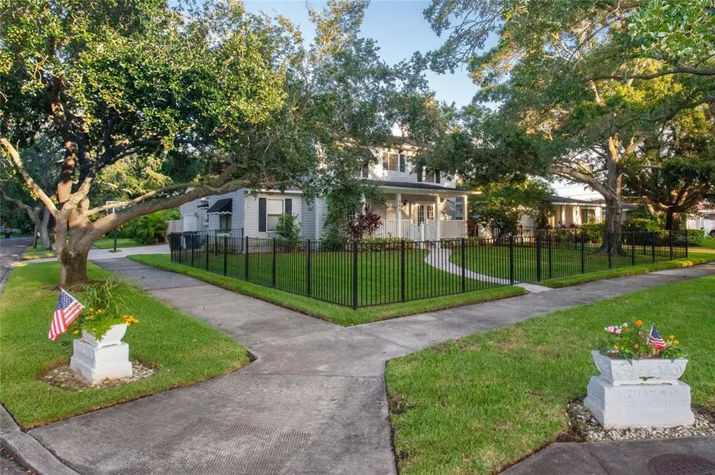 300 Appian Way NE St Petersburg FL 33704