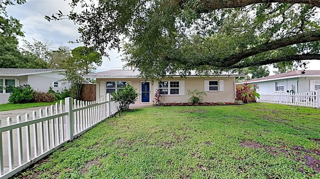 2320 Amanda Drive Sarasota FL 34232