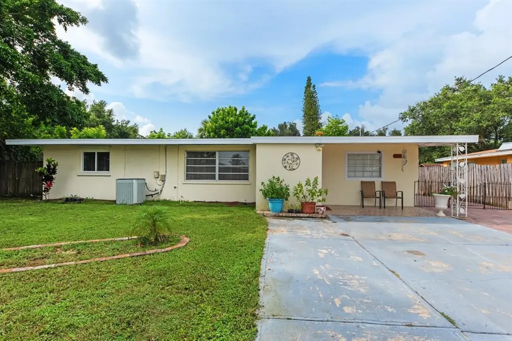 1502 54th Avenue Drive W Bradenton FL 34207